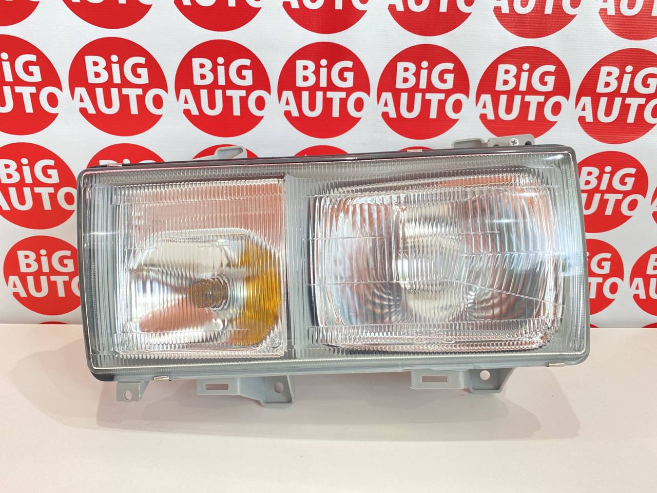 Фара K-215-1138L-LD-Y Nissan Diesel, UD 93-00