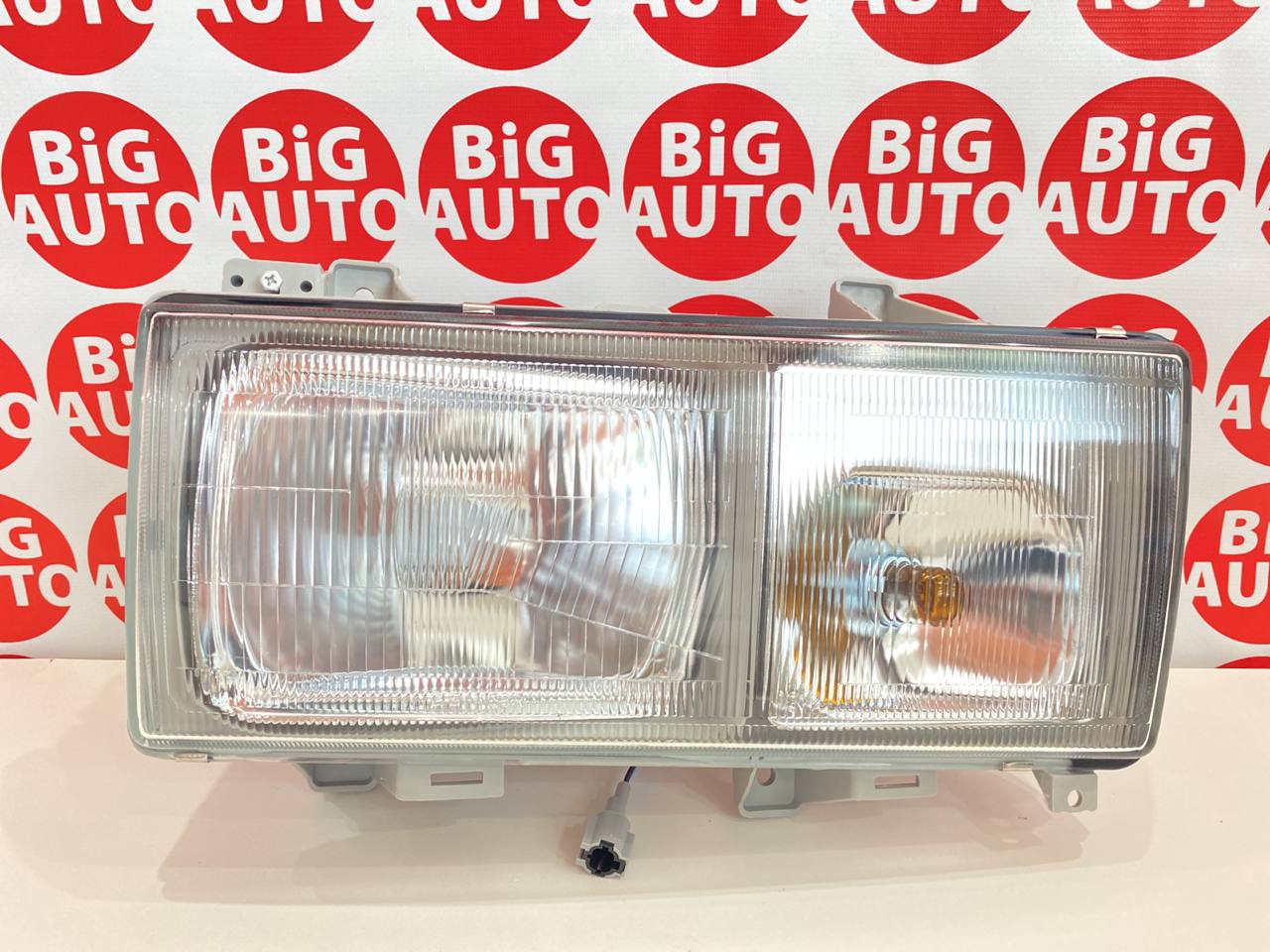 Фара K-215-1138R-LD-Y Nissan Diesel, UD 93-00