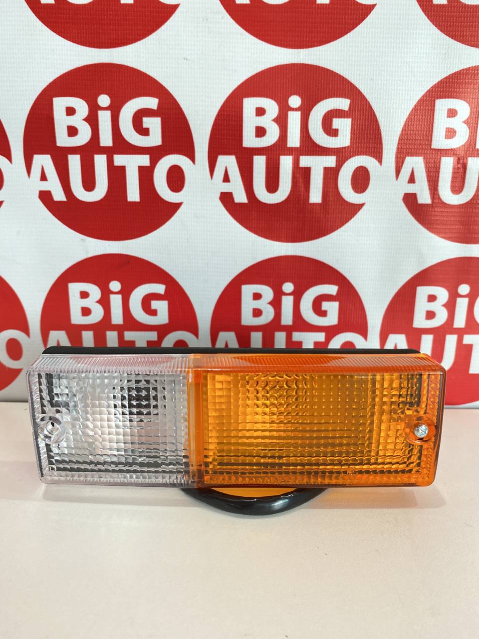 Повторитель в бампер L (1-86830272-0) Isuzu Giga