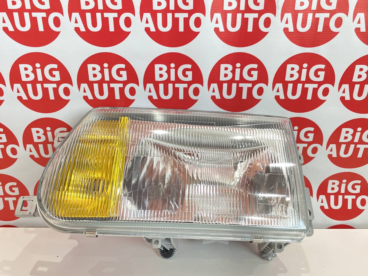 Фара 212-1167L-LD-Y Toyota Dyna, ToyoAce, HiAce 95-01
